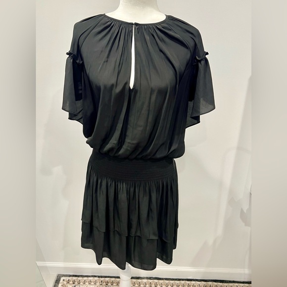 Elegant Black Women's Dress - Picture 1 of 4